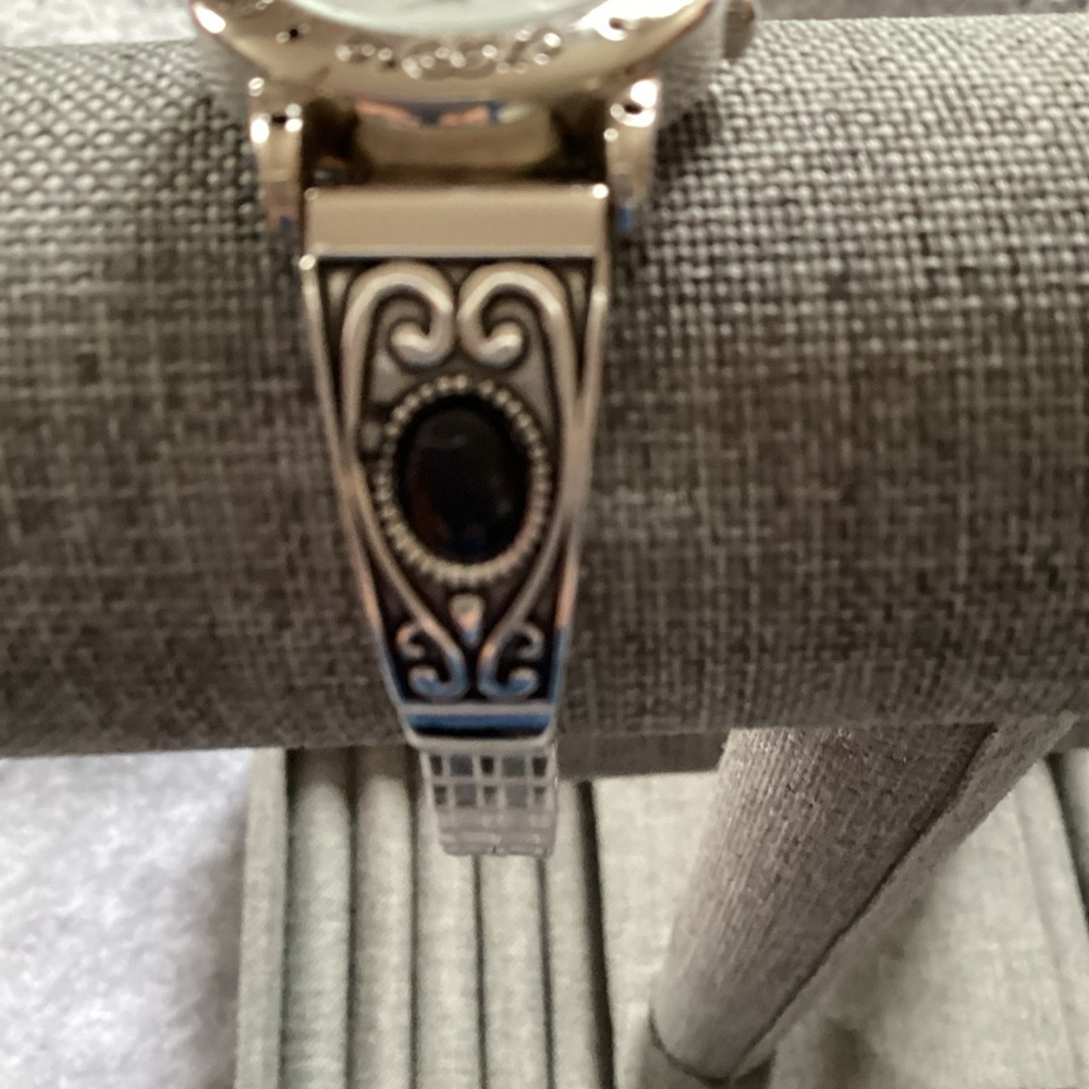 Elegant Silver and Black Women's Watch - Picture 3 of 6
